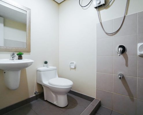 學校_宿霧_QQ_IT商務校區 Avida Riala飯店衛浴 學校_宿霧_QQ_IT商務校區 Avida Riala飯店衛浴