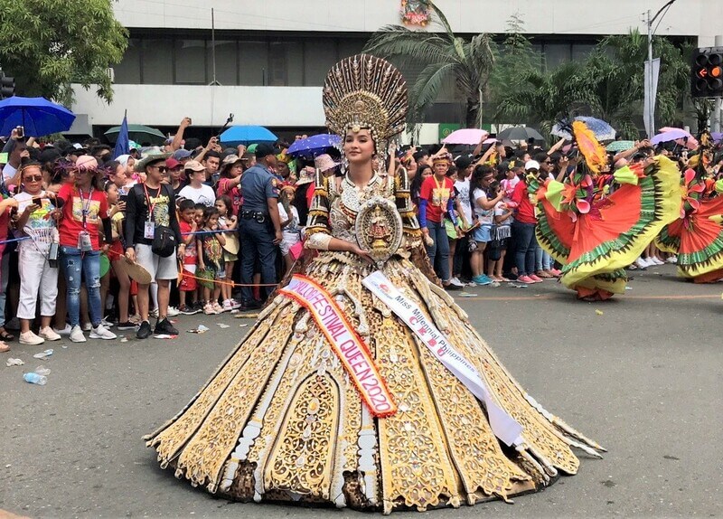 菲律賓宿霧聖嬰節Sinulog Festival_皇后與聖嬰遊行